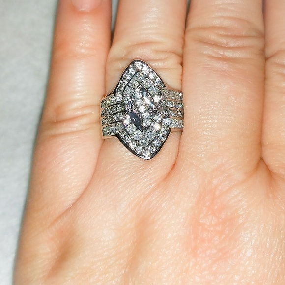 🎀Shimmering Geometrical Shape Crystal Ring - Picture 3 of 4